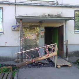 Ведутся работы по ремонту входных групп